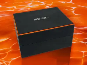 The elegant watch box of the Seiko SRPD Mod Black and Orange.