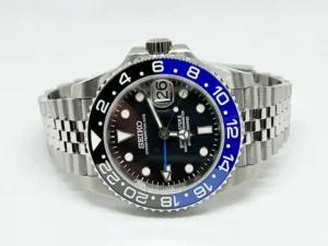 Seiko Mod GMT Master II Batgirl Frontansicht mit blau-schwarzem GMT Inlay und Jubilee
