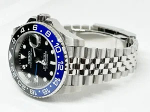 Seiko Mod Batgirl GMT mit beidseitig drehbarer Lünette und schwarzem Zifferblatt