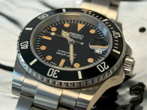 Mattschwarzes Zifferblatt mit Patina – Seiko Mod Sub Vintage 1965 im Retro-Design