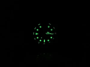 Seiko Mod Yacht-Master Stealth bei Nacht – C3 Leuchtlume in Aktion